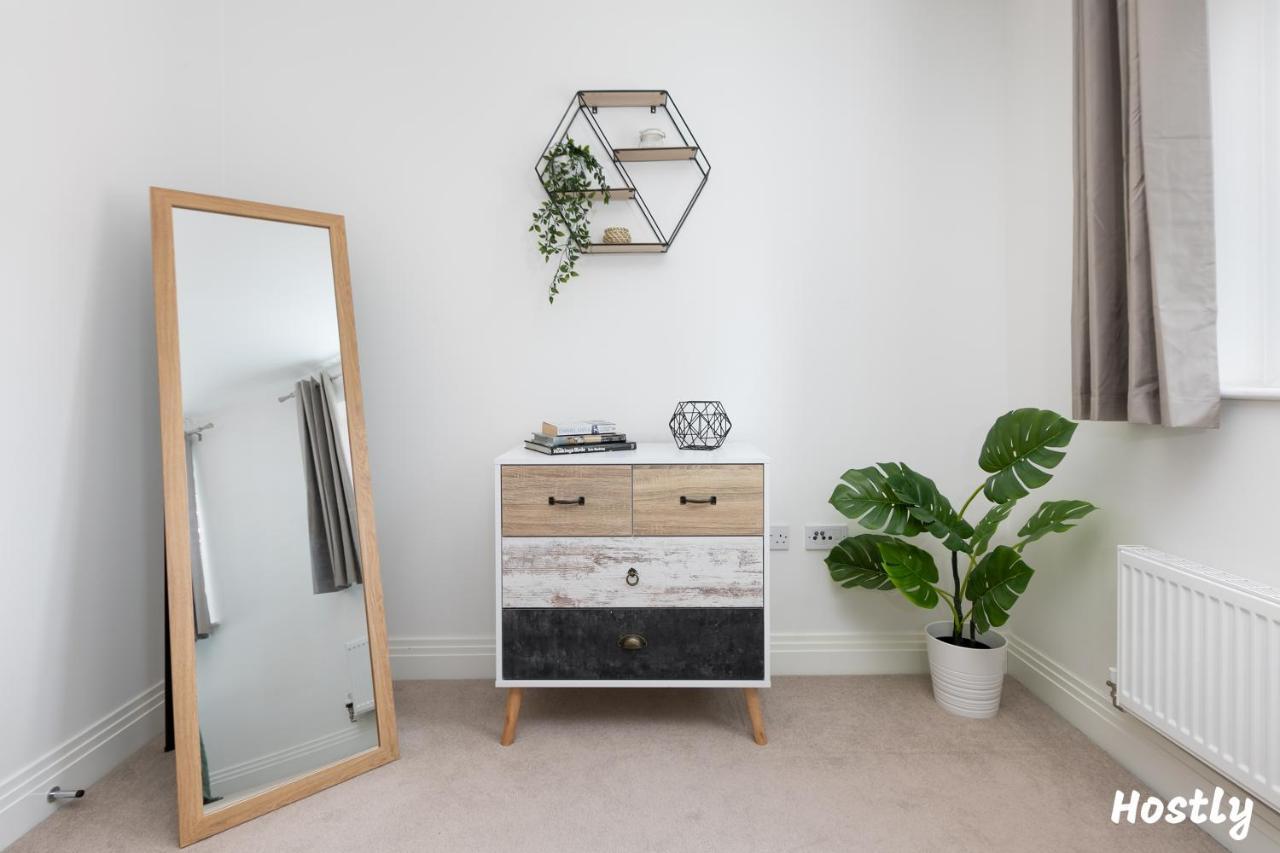 Albatross House - Comfy Home With Parking 슬라우 외부 사진