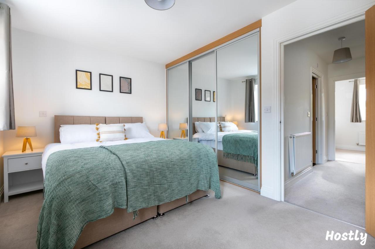 Albatross House - Comfy Home With Parking 슬라우 외부 사진