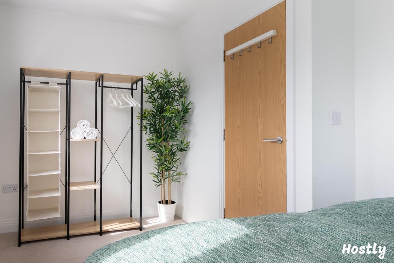 Albatross House - Comfy Home With Parking 슬라우 외부 사진